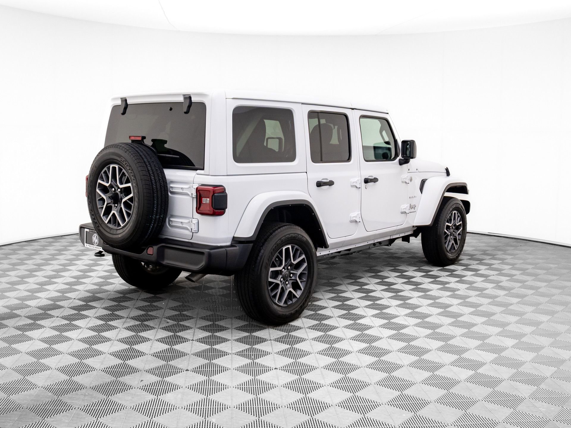 Used 2024 Jeep Wrangler Sahara image 6