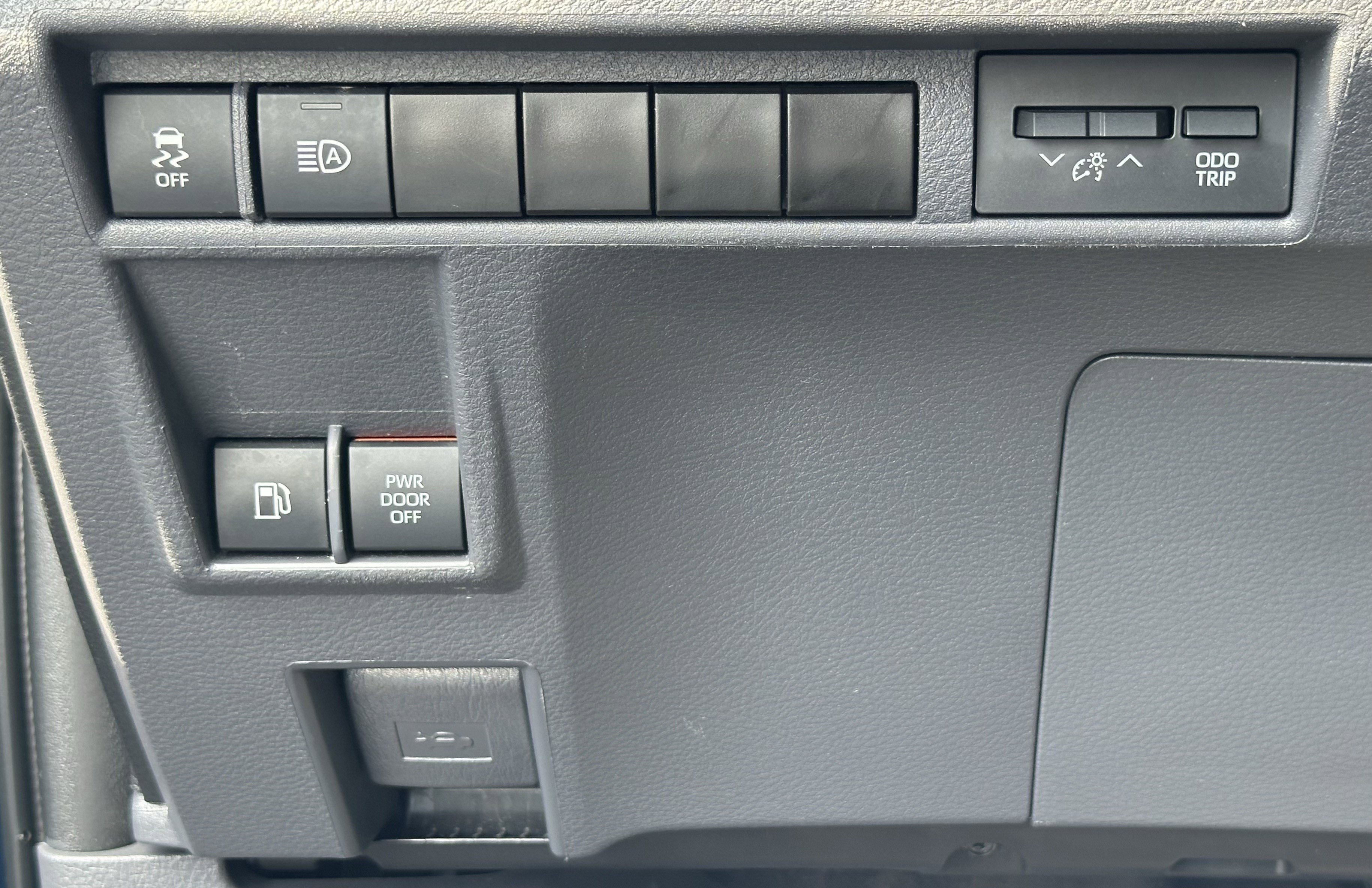 Used 2023 Toyota Sienna LE image 28