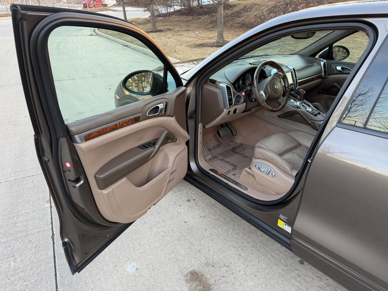 Used 2011 Porsche Cayenne S AWD/4WD image 19