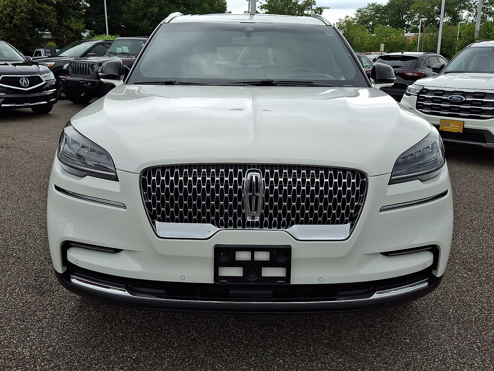 Used 2023 Lincoln Aviator Reserve w/ Equipment Group 201A AWD/4WD image 3