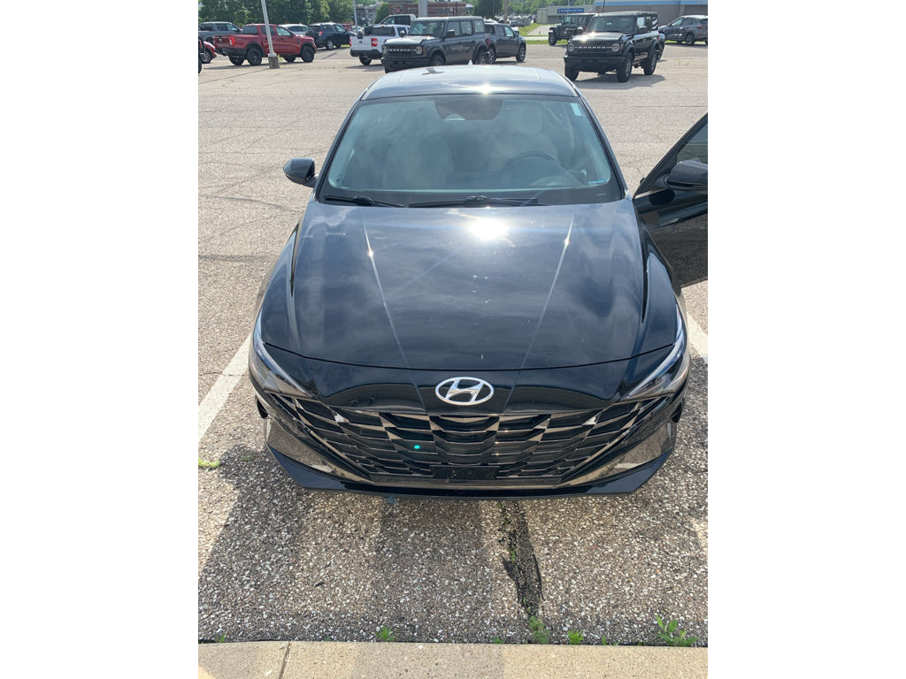 Used 2023 Hyundai Elantra Limited w/ Cargo Package FWD image 6
