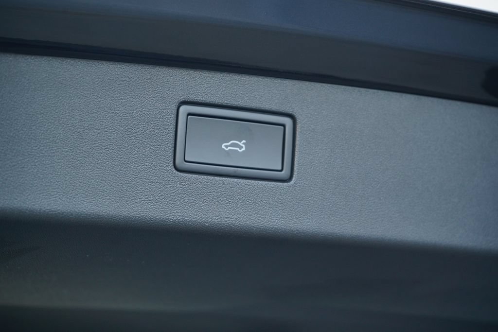 New 2026 Volkswagen Tiguan SE R-Line AWD/4WD image 35