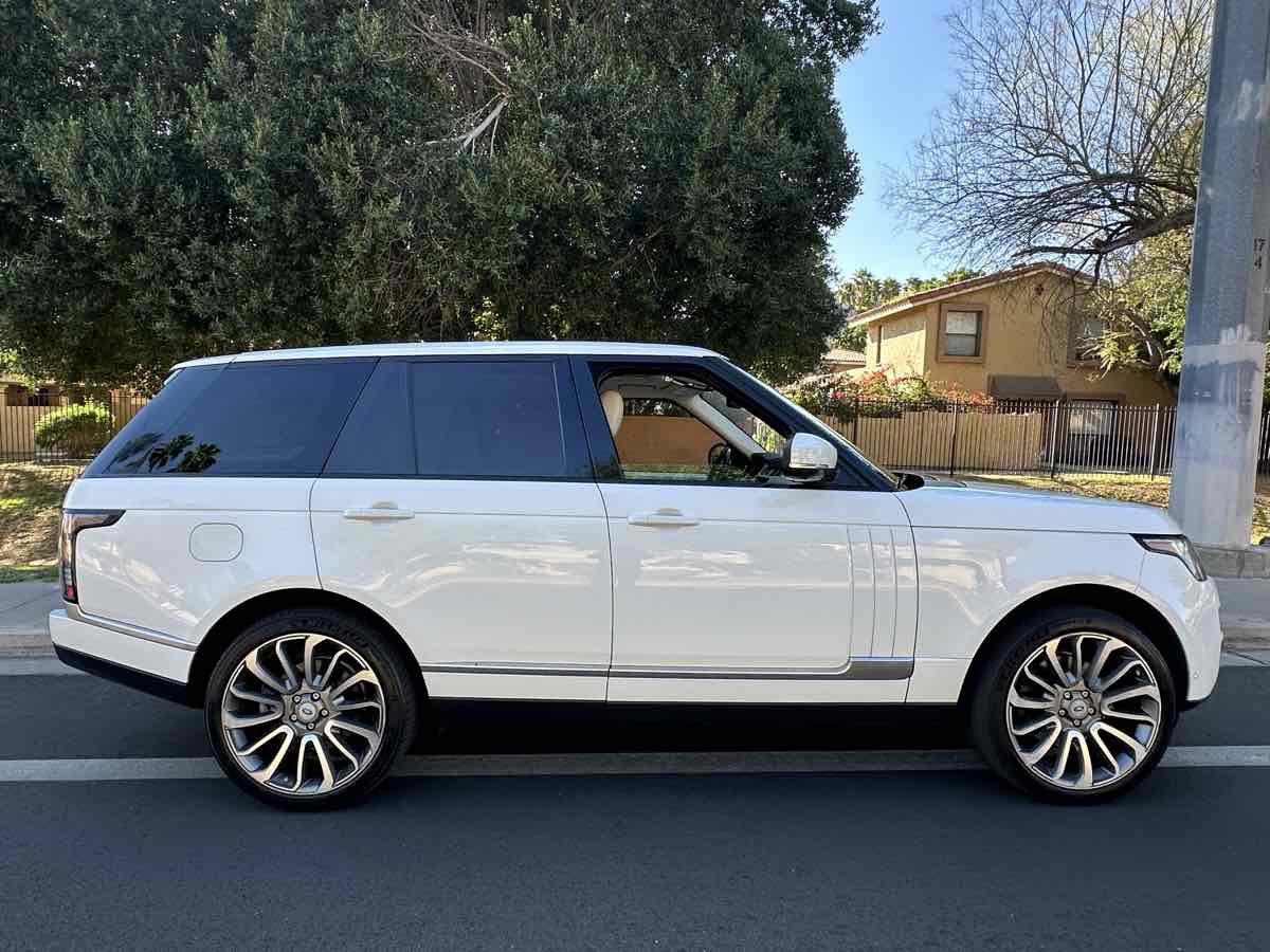 Used 2014 Land Rover Range Rover HSE image 9