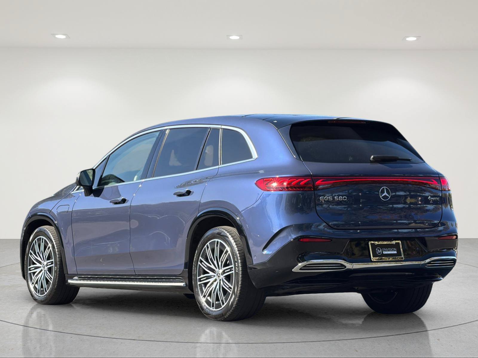 Used 2023 Mercedes-Benz EQS 580 4MATIC SUV image 3