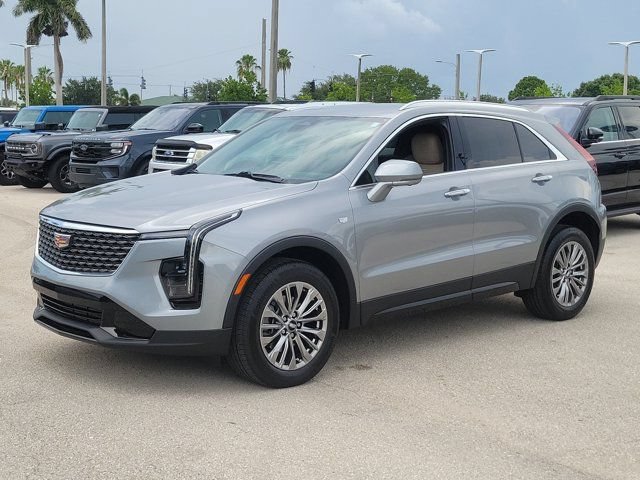 Used 2025 Cadillac XT4 Premium Luxury FWD image 3