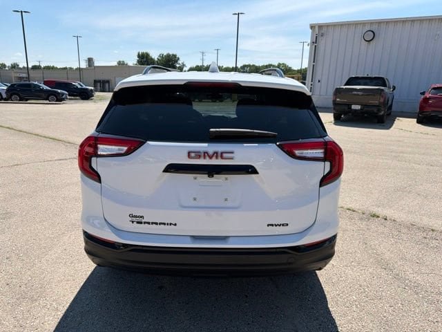 Used 2023 GMC Terrain SLE w/ Driver Convenience Package AWD/4WD image 4