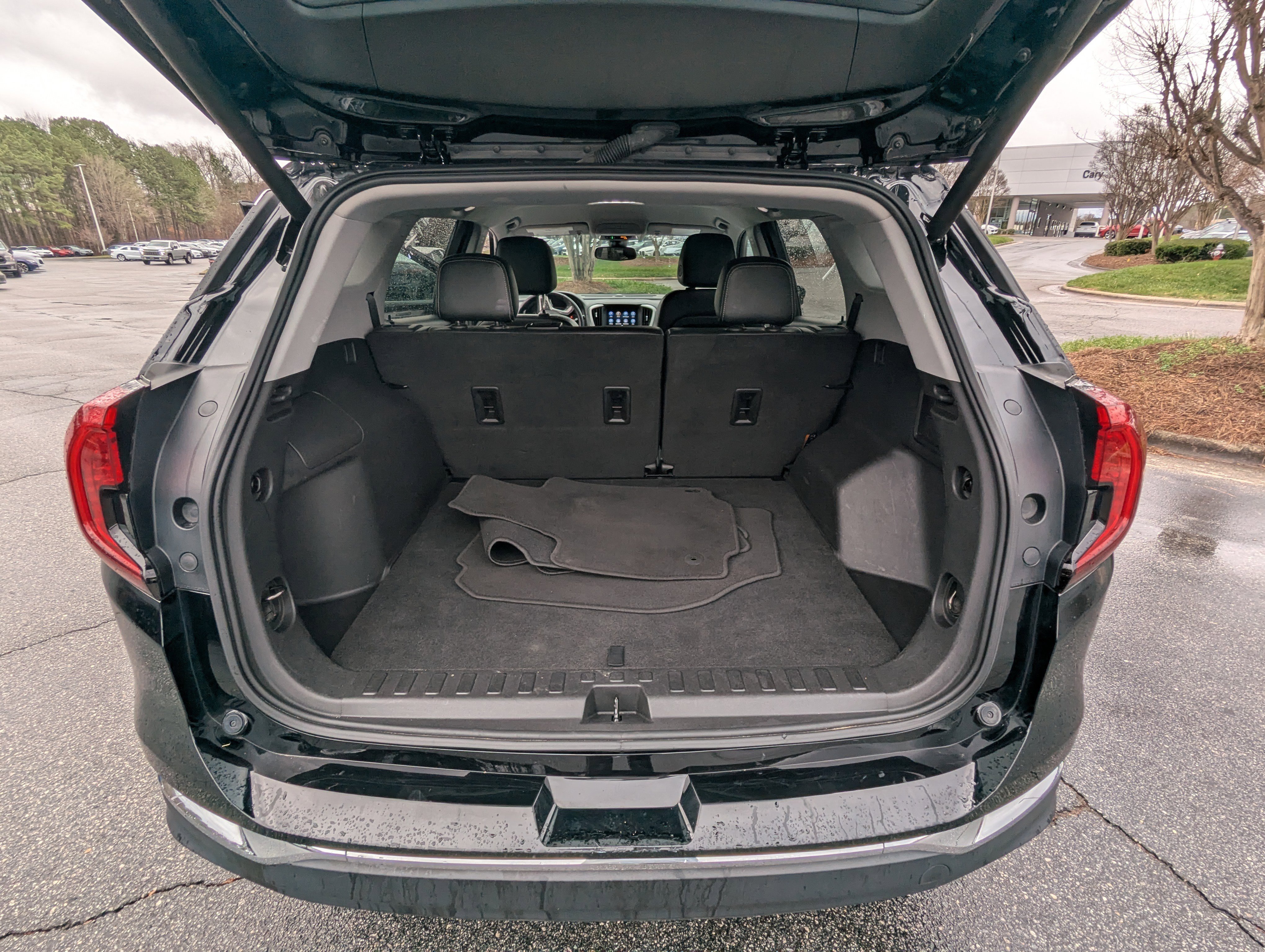 Used 2023 GMC Terrain SLT image 14