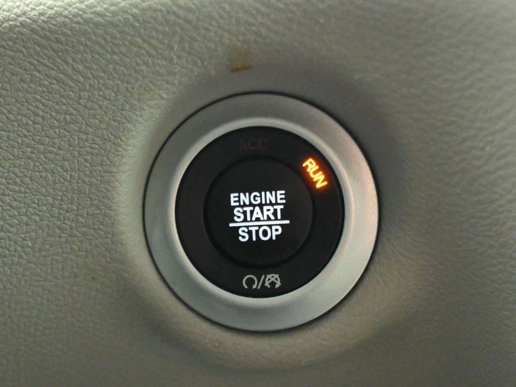 Used 2024 Chrysler Pacifica Touring-L image 25