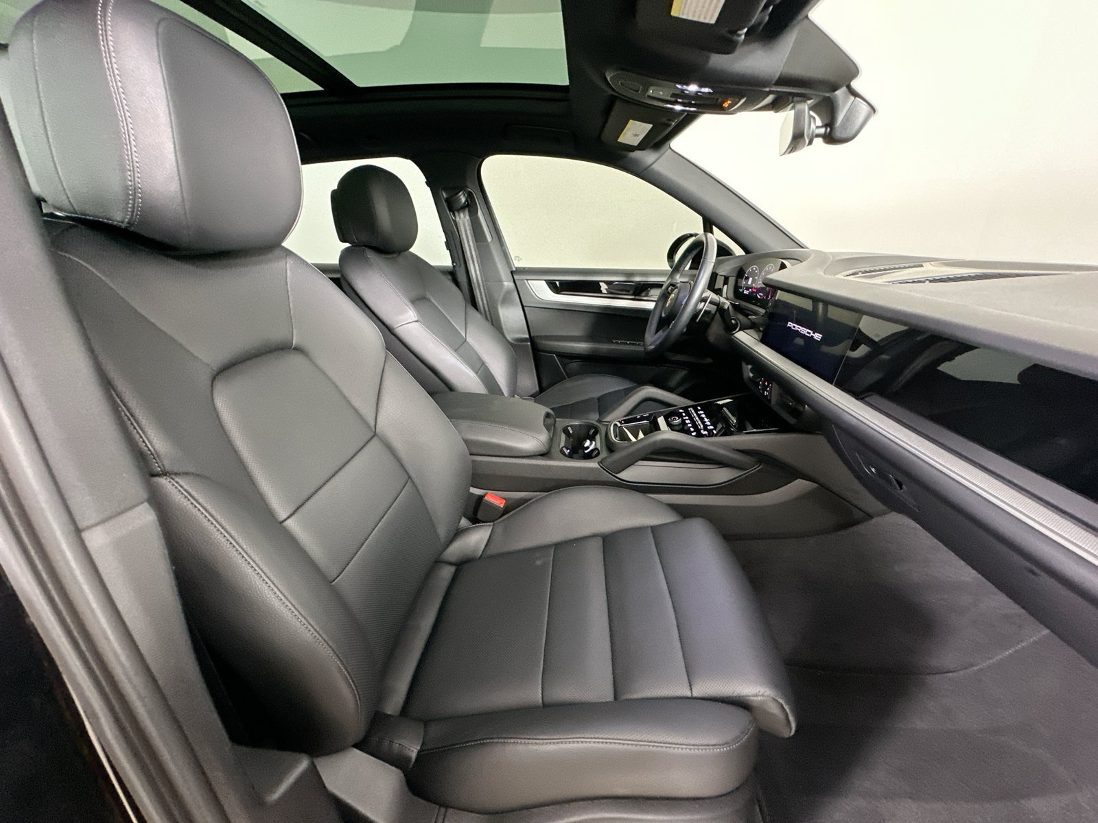 Certified 2025 Porsche Cayenne S AWD/4WD image 43