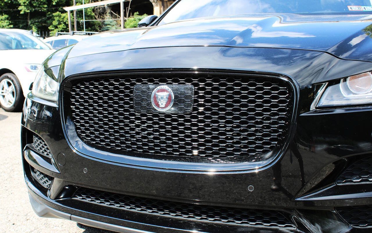 Used 2019 Jaguar F-PACE Premium AWD/4WD image 11