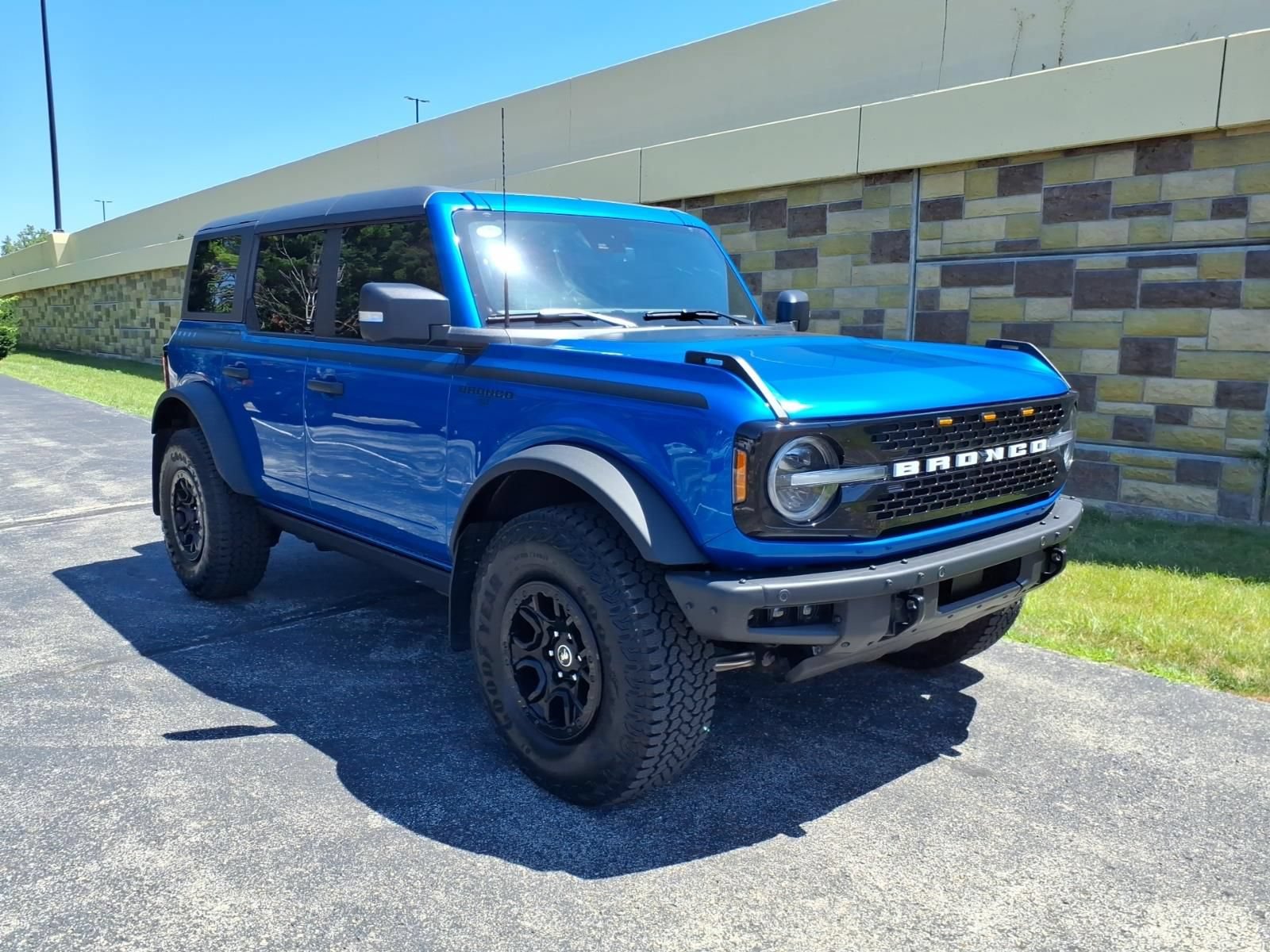 Used 2023 Ford Bronco Wildtrak AWD/4WD image 2