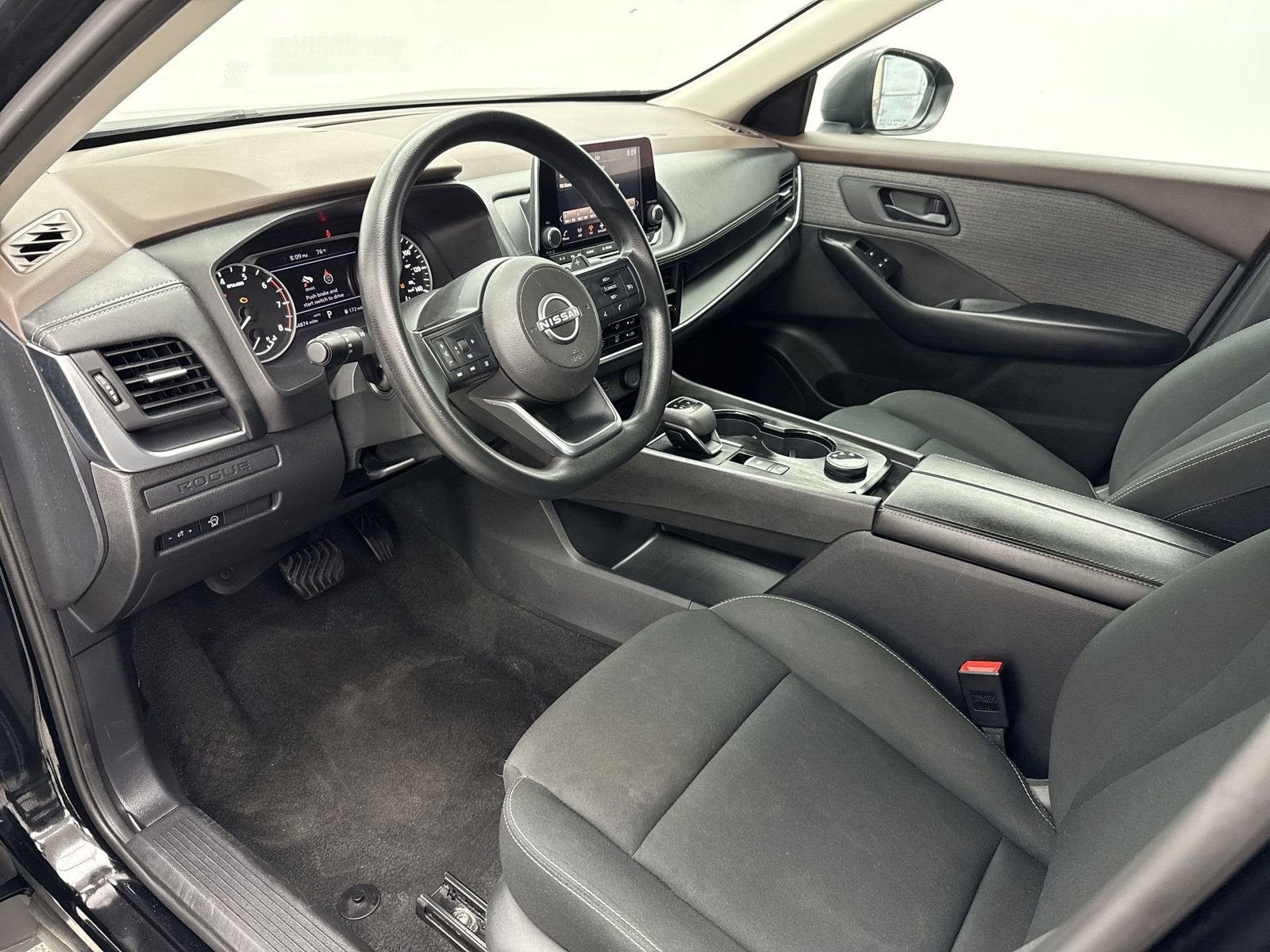 Used 2023 Nissan Rogue S image 12