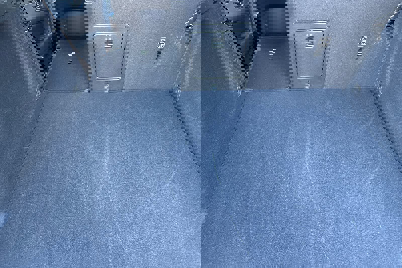 Used 2025 Volvo XC60 B5 Plus image 16