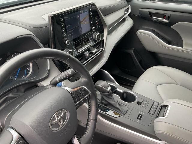 Used 2021 Toyota Highlander XLE AWD/4WD image 24