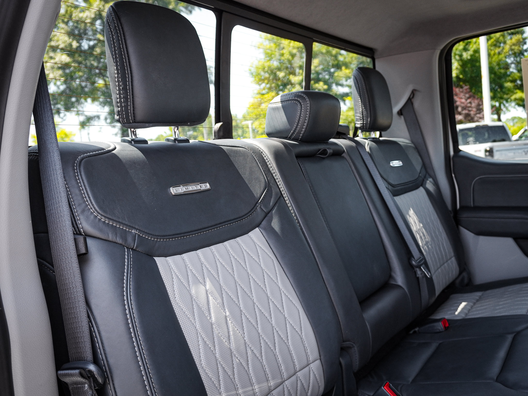Used 2024 Ford F450 Limited w/ FX4 Off-Road Package AWD/4WD image 34