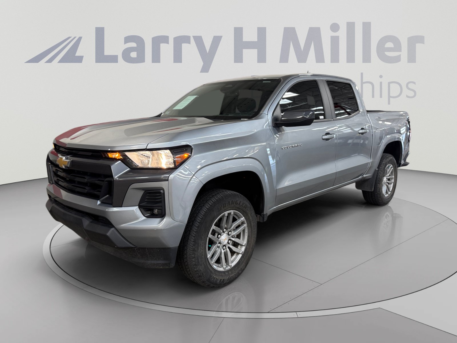 Used 2024 Chevrolet Colorado LT w/ LT Convenience Package II RWD image 1