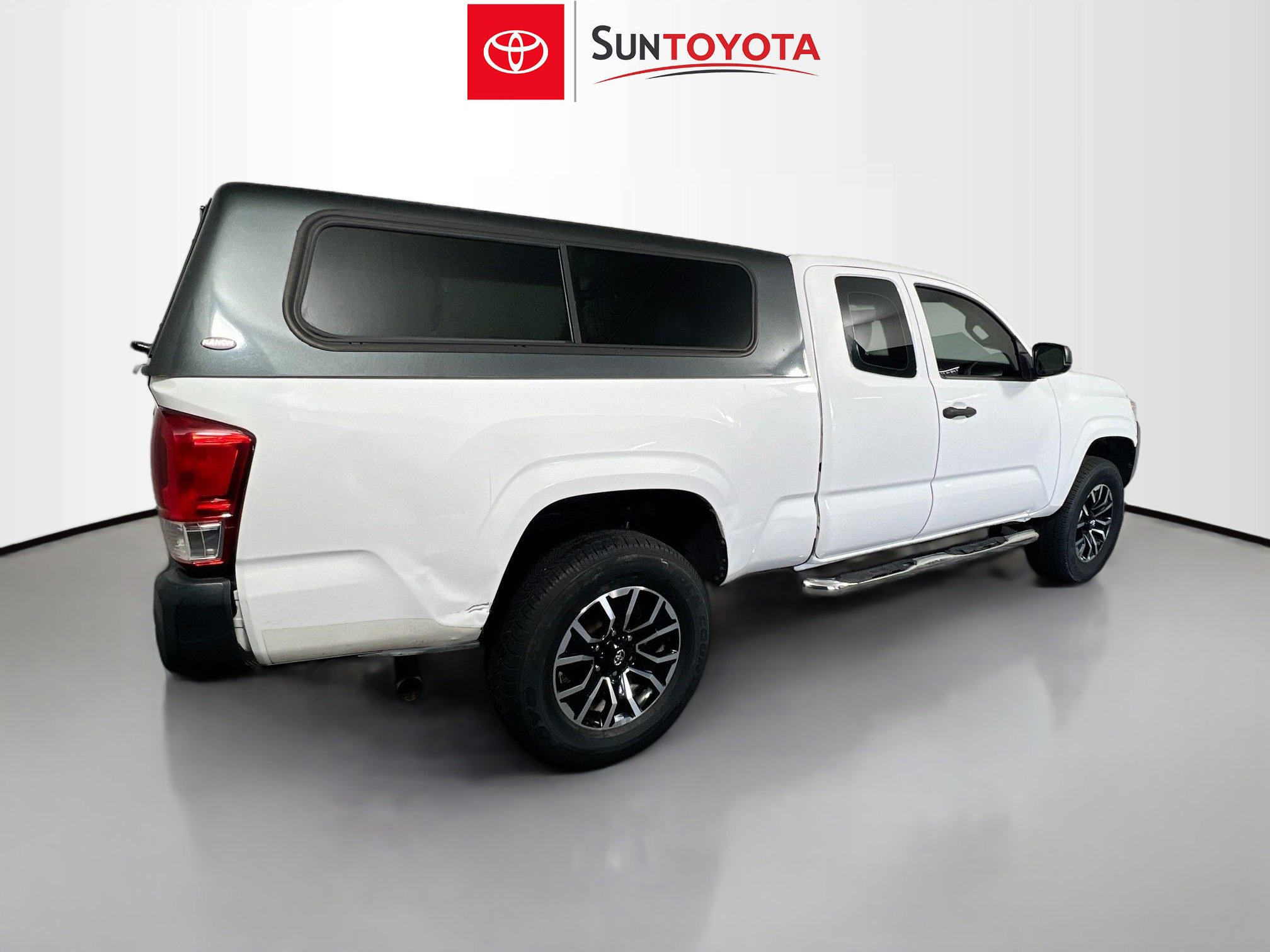 Used 2018 Toyota Tacoma SR image 4