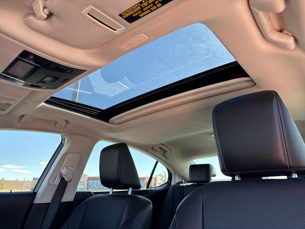 Used 2019 Lexus ES 300h w/ Premium Package image 22