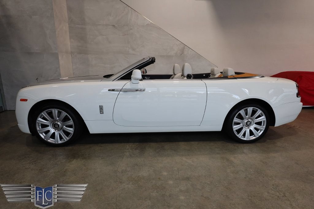 Used 2017 Rolls-Royce Dawn RWD image 48