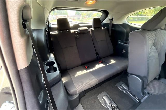 Used 2024 Toyota Highlander LE image 23