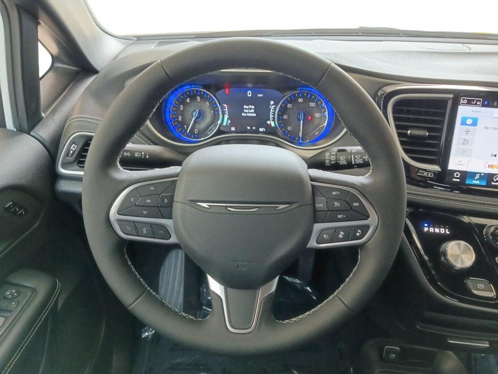 New 2027 Chrysler Pacifica Select FWD image 21