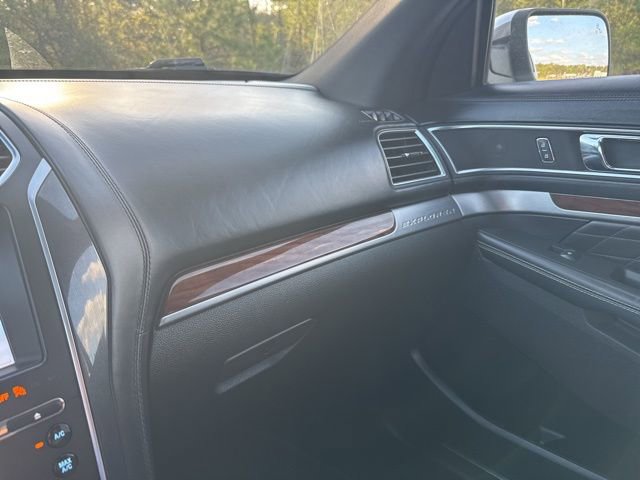 Used 2018 Ford Explorer Platinum image 25
