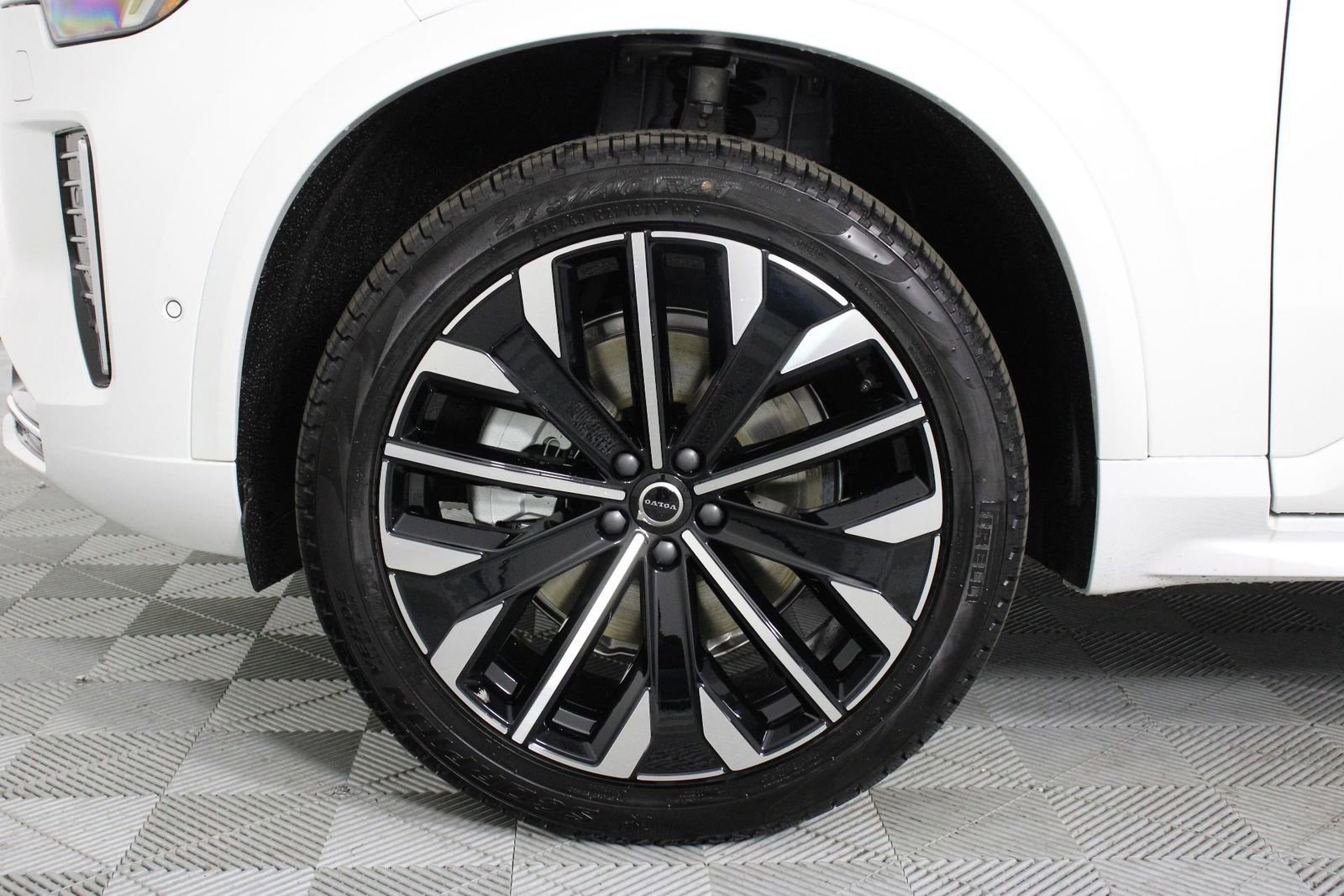 New 2026 Volvo XC90 B5 Plus w/ Protection Package image 13