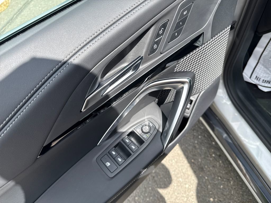 Used 2025 BMW X1 xDrive28i AWD/4WD image 12
