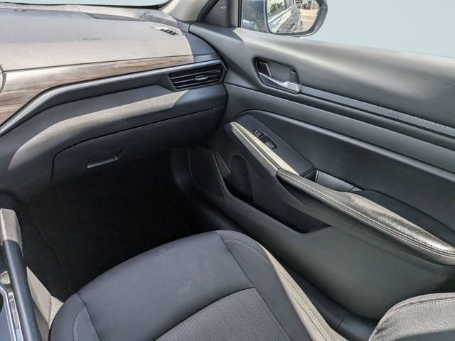 Used 2024 Nissan Altima 2.5 SV FWD image 15