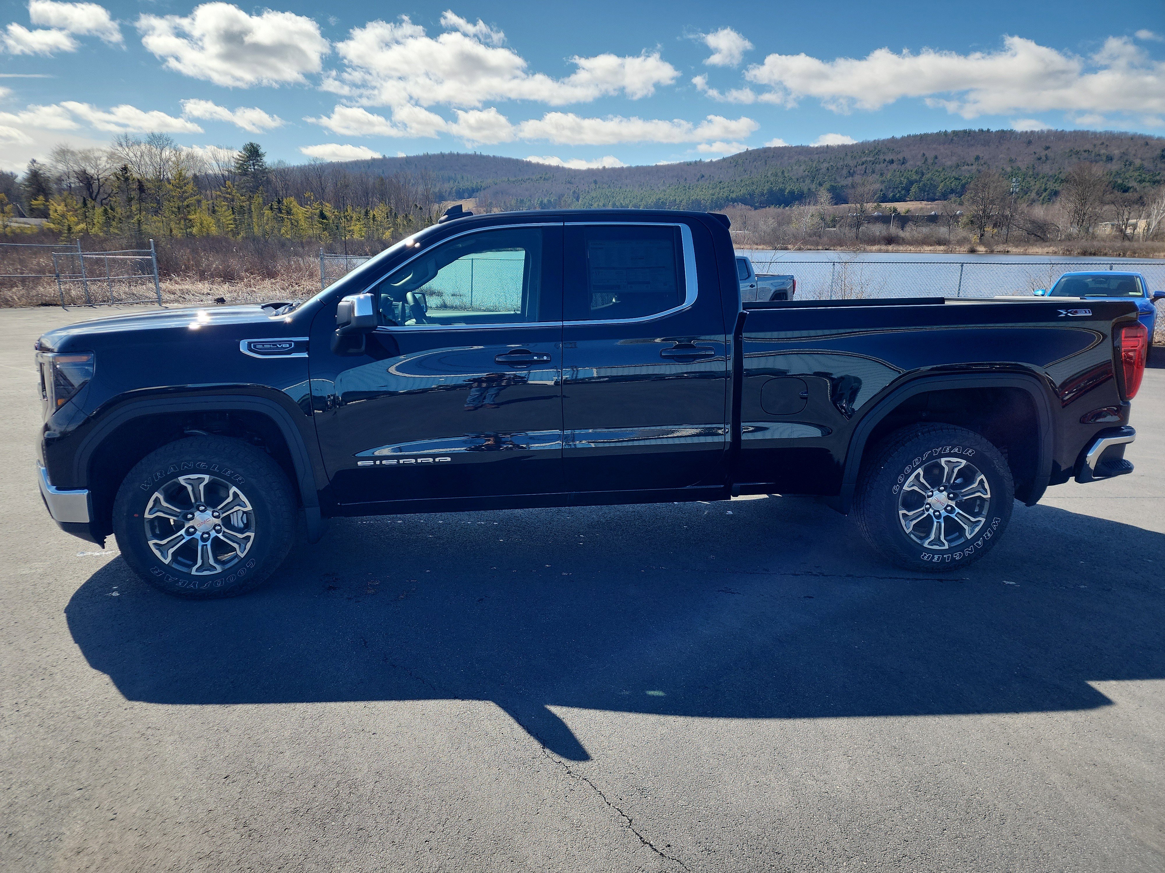 New 2026 GMC Sierra 1500 SLE w/ X31 Off-Road Package image 5