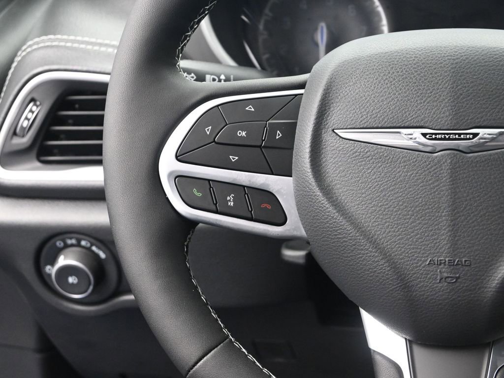 New 2026 Chrysler Pacifica Select image 30