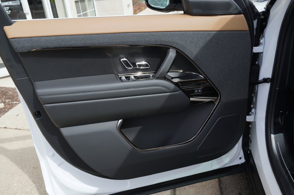 New 2026 Land Rover Range Rover Sport Dynamic SE AWD/4WD image 10