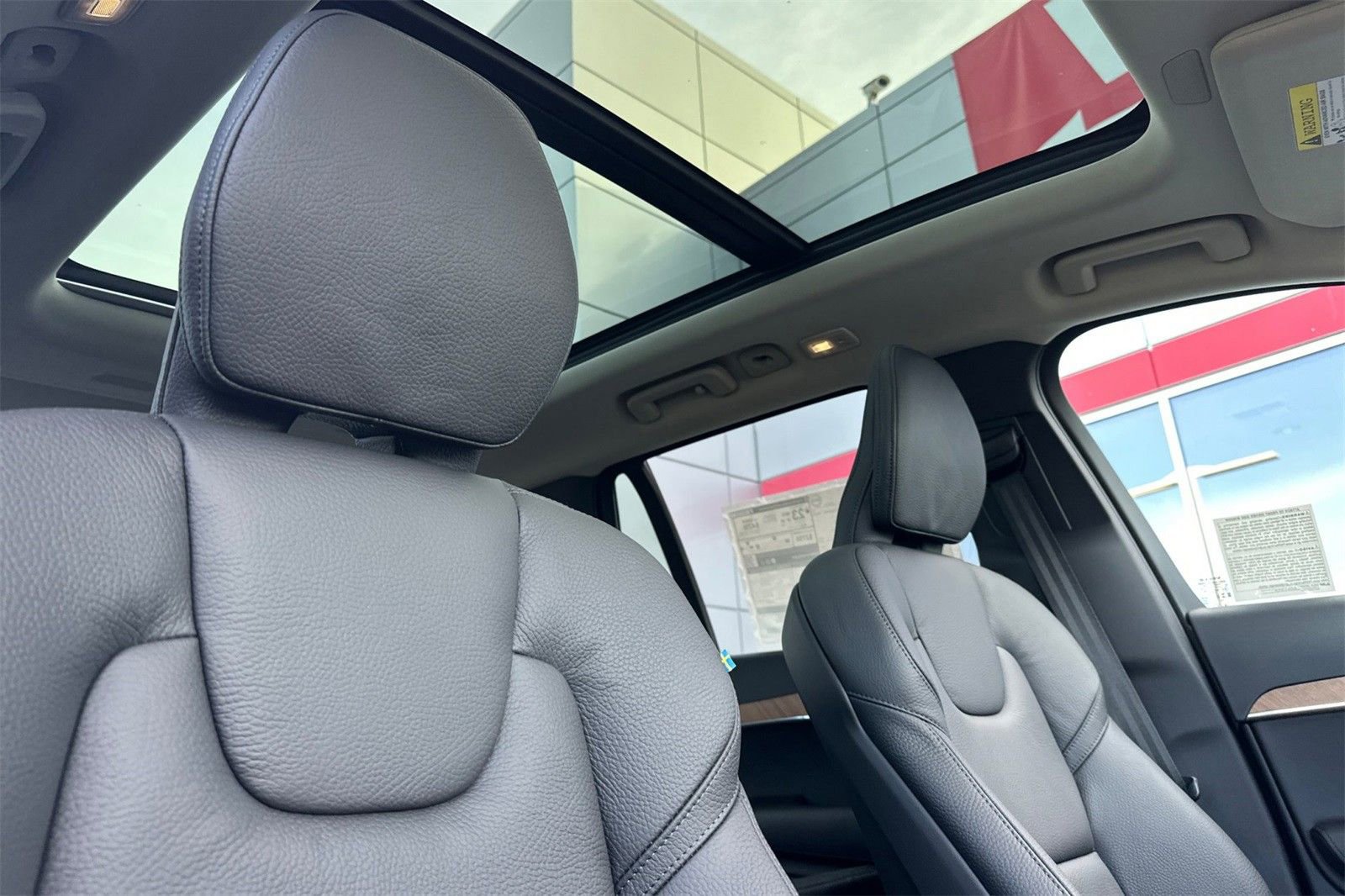 Certified 2025 Volvo XC90 B6 Plus w/ Protection Package Premier AWD/4WD image 18