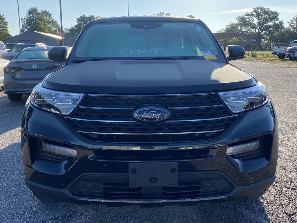 Used 2020 Ford Explorer XLT w/ Equipment Group 202A RWD image 2