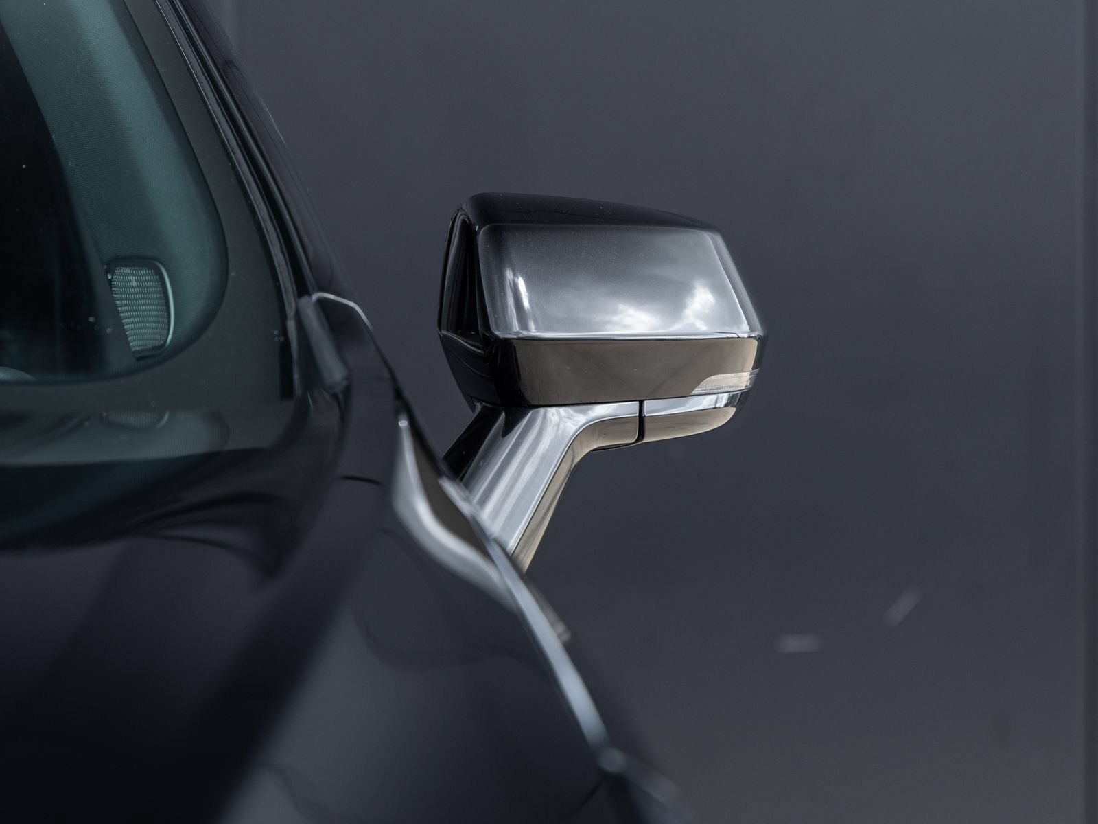 Used 2024 Cadillac XT4 Sport FWD image 16
