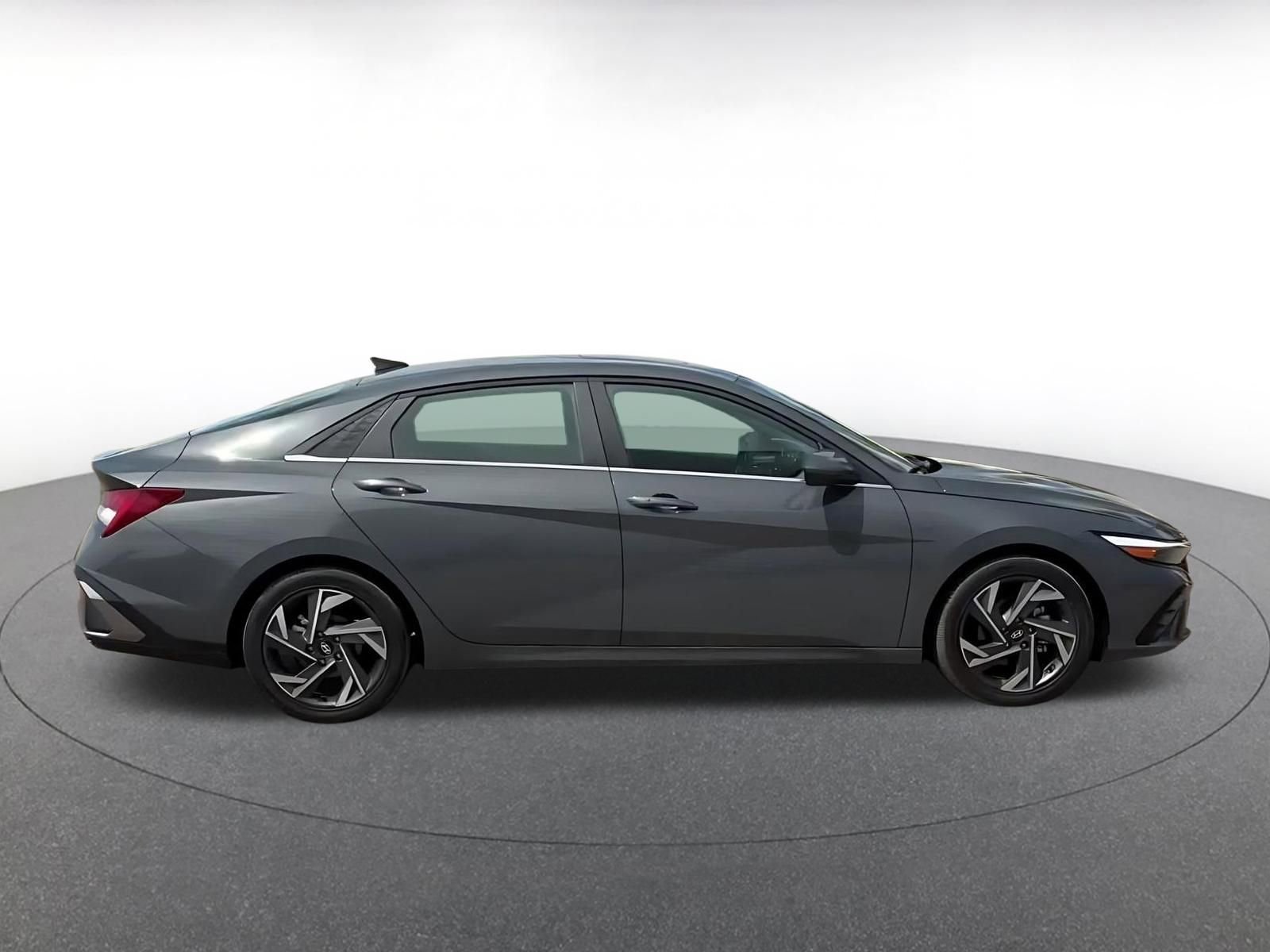 Used 2025 Hyundai Elantra SEL image 16