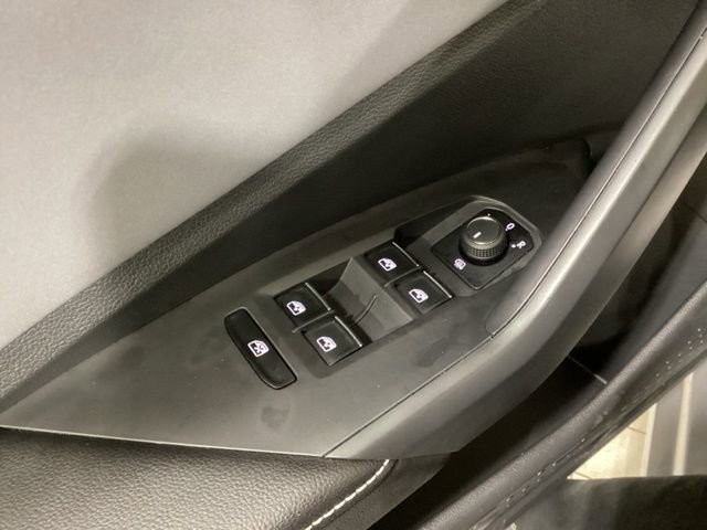 Used 2025 Volkswagen Jetta SE w/ Sunroof Package image 20