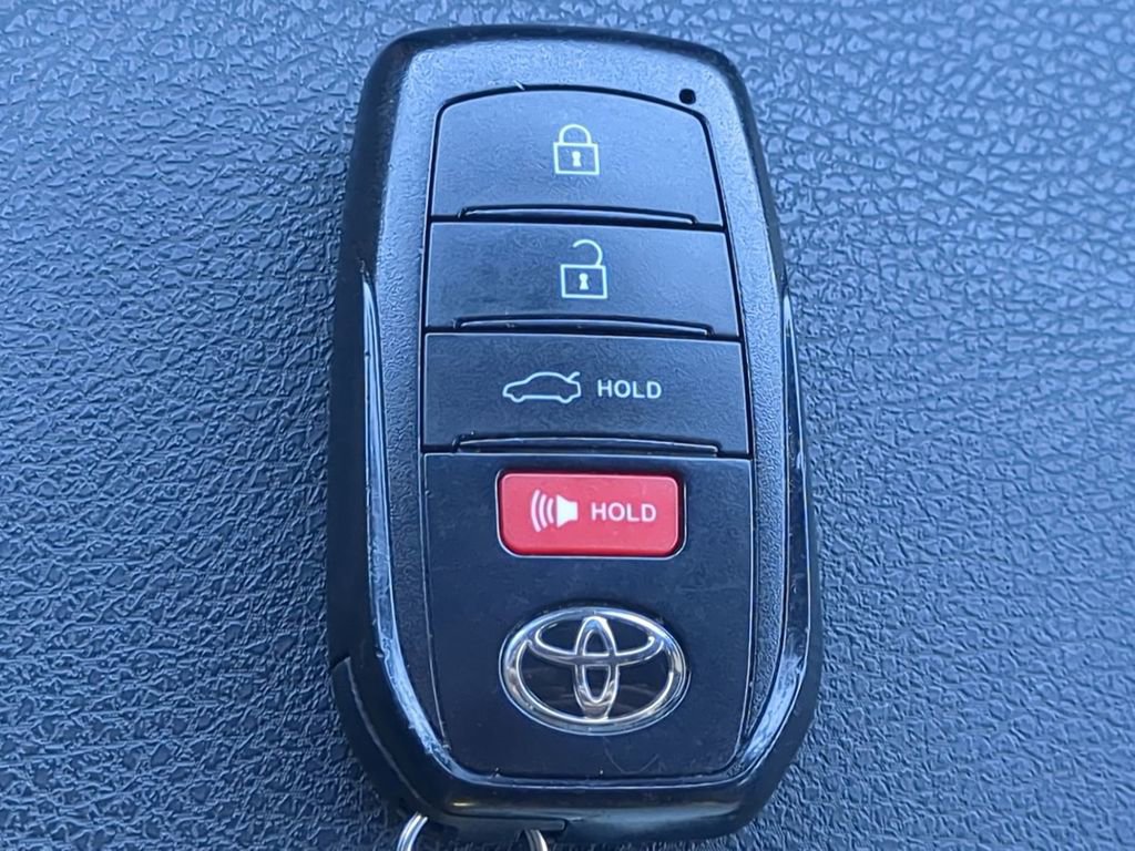 Used 2025 Toyota Camry SE image 25