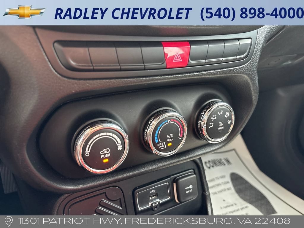 Used 2015 Jeep Renegade Sport w/ Power & Air Group FWD image 10