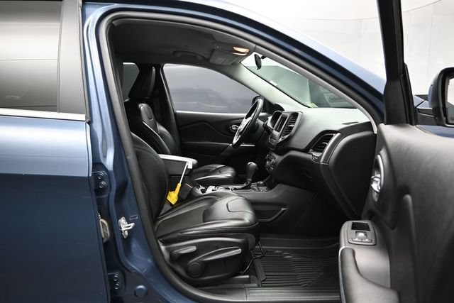Used 2020 Jeep Cherokee Latitude Plus w/ Cold Weather Group AWD/4WD image 25