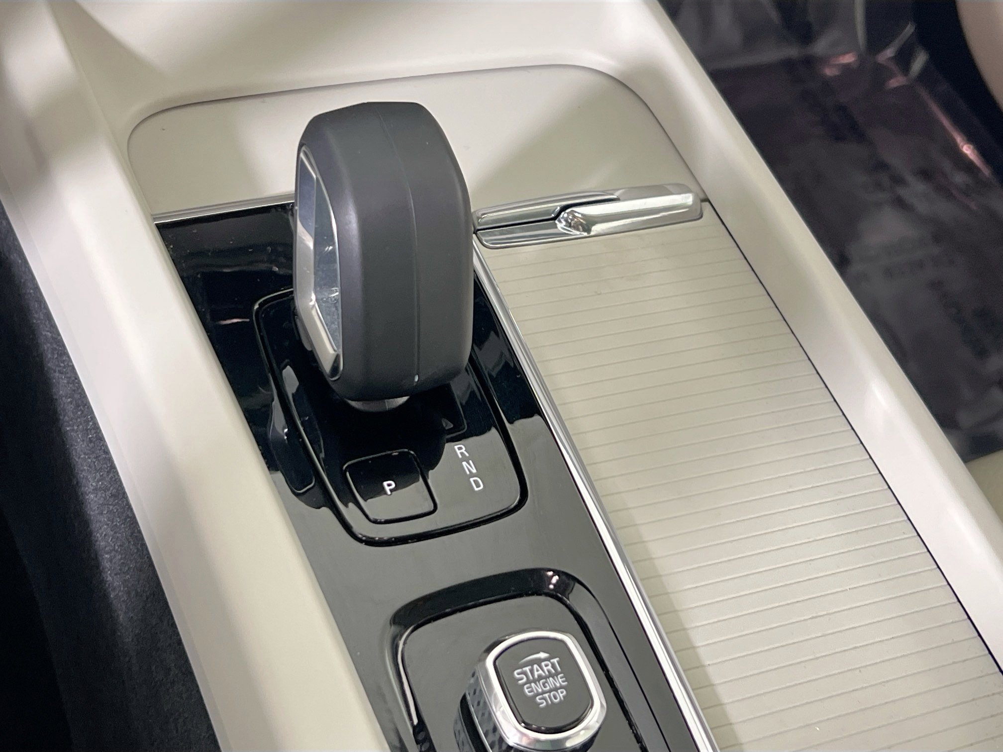 Used 2025 Volvo XC60 T8 Core w/ Protection Package Premier image 17