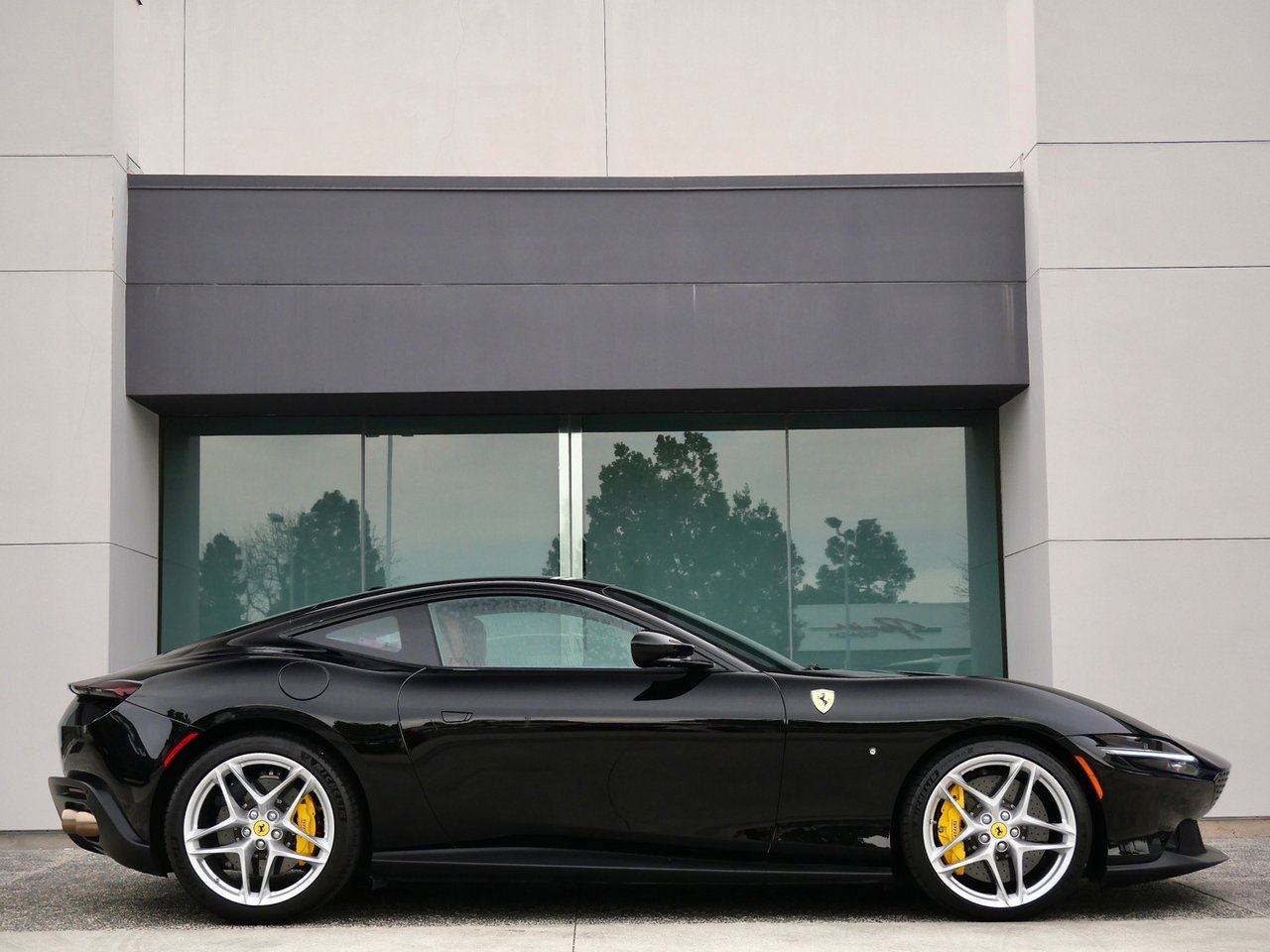 Used 2022 Ferrari Roma image 4