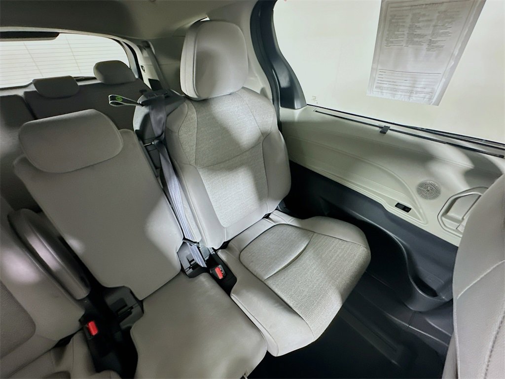 Used 2024 Toyota Sienna LE image 14