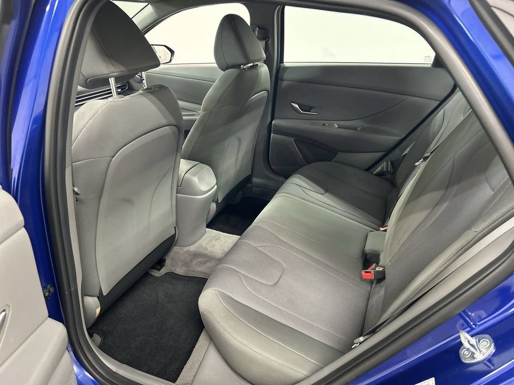 Used 2023 Hyundai Elantra SE FWD image 19