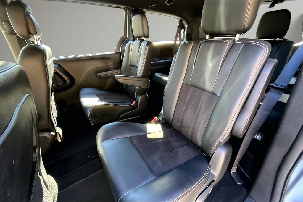 Used 2020 Dodge Grand Caravan SXT w/ Driver Convenience Group FWD image 21