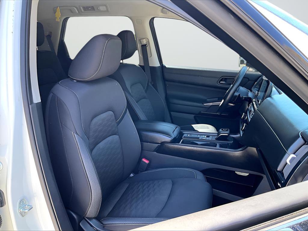 Used 2023 Nissan Pathfinder S image 17