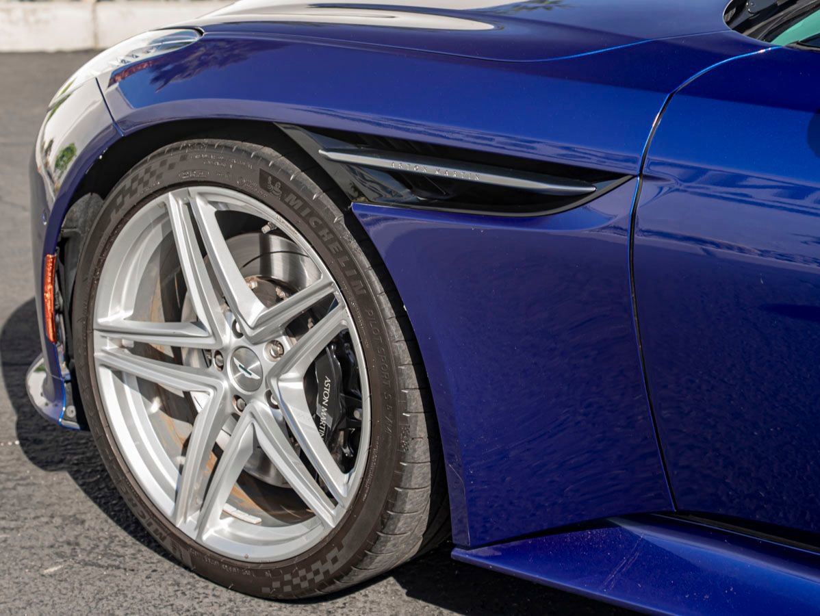 Used 2024 Aston Martin DB12 Coupe RWD image 9