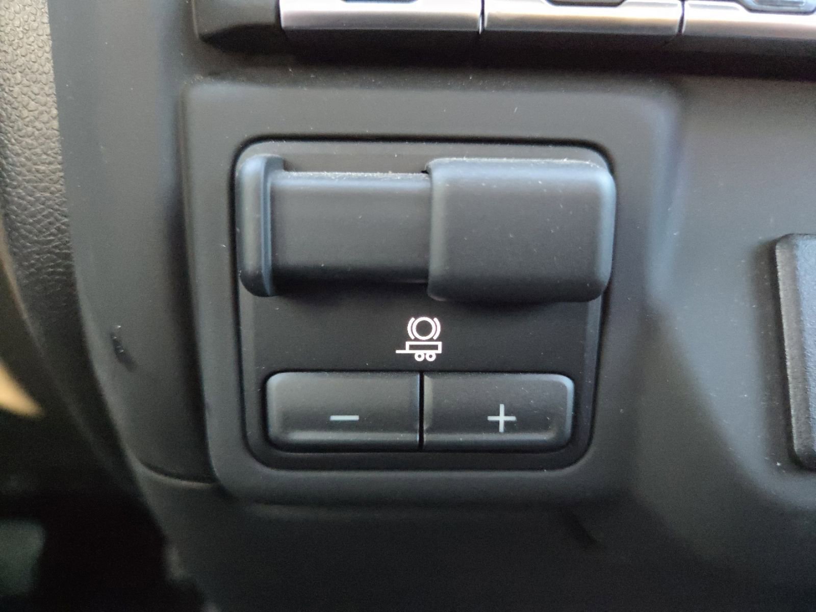 Used 2025 GMC Sierra 3500 Pro w/ Convenience Package image 9