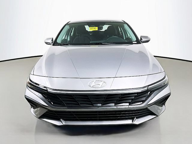 Used 2026 Hyundai Elantra Hybrid FWD image 2