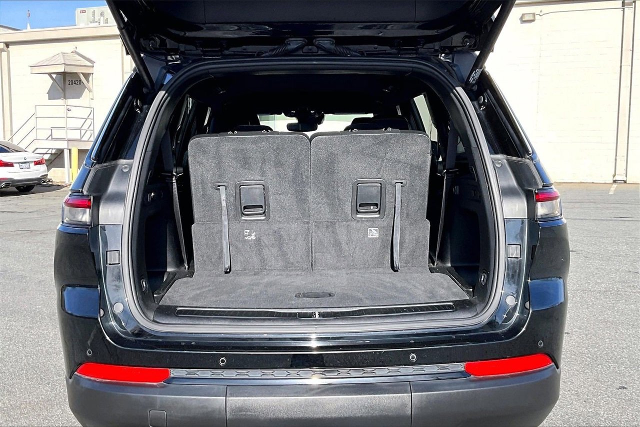 Used 2023 Jeep Grand Cherokee L Altitude image 23